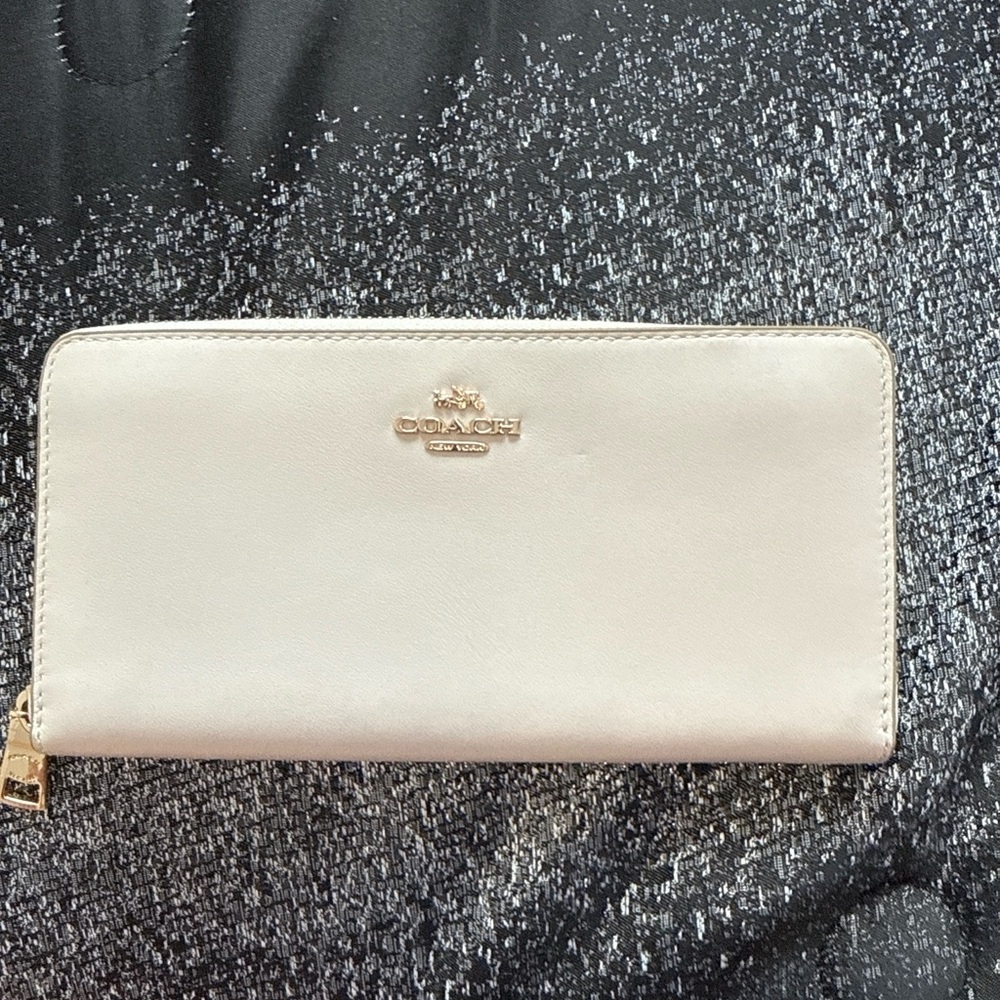 Coach Cream Leather Zip Around Wallet Continental Ivory Light Neutral